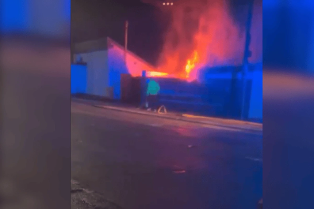 Incêndio atinge estádio de time da Inglaterra; confira