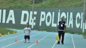 Imagem mostra candidato com nanismo durante TAF