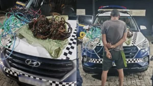 Imagens mostram suspeito do furto e material apreendido com ele