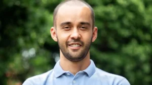 Imagem mostra secretário municipal de Saúde