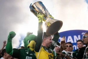 “O campeão voltou”, diz o goleiro Tadeu, que conquistou seu primeiro Goianão pelo Goiás