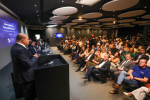 Ibaneis Rocha alinha prioridades para desenvolvimento do DF em reunião com Codese