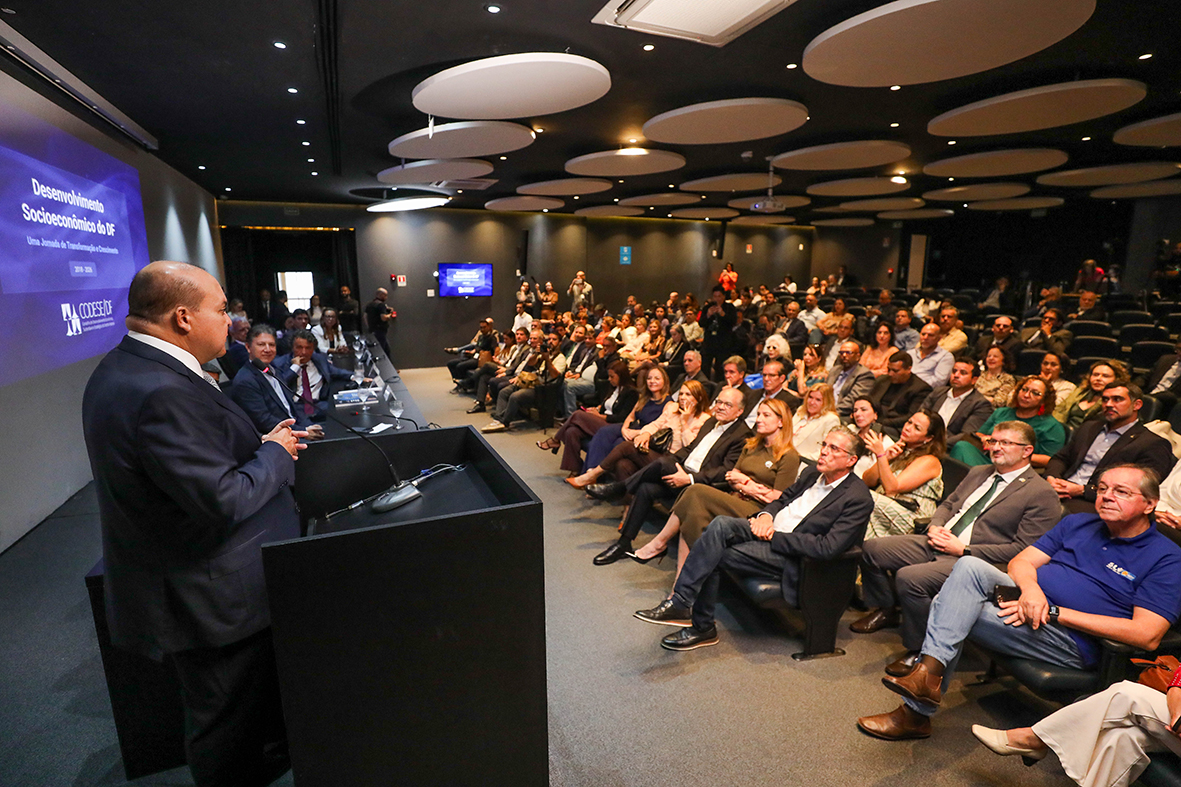 Ibaneis Rocha alinha prioridades para desenvolvimento do DF em reunião com Codese