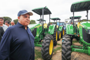 Ibaneis Rocha entrega patrulhas agrícolas e equipamentos para fortalecer a produção rural no DF