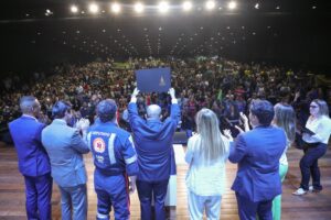 Ibaneis Rocha nomeia 1.154 profissionais para reforçar saúde no DF