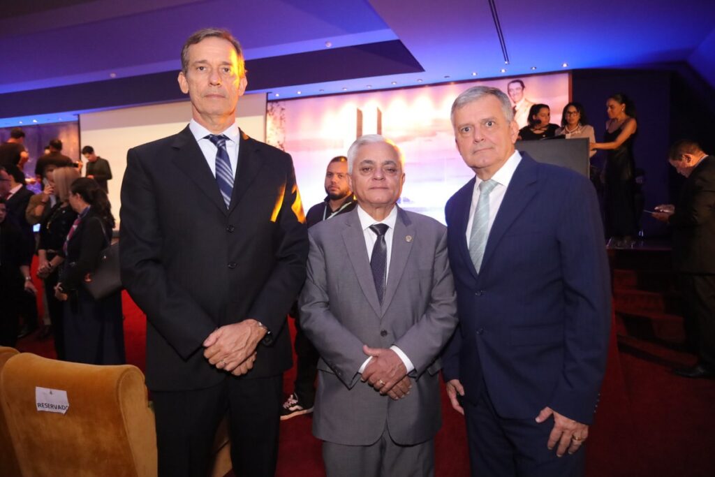 Magistrados do TJDFT recebem Medalha Mérito da Cidadania da SEJUS-DF