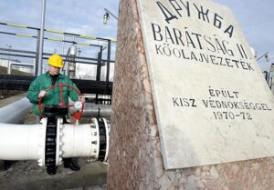 Rastreadores apontam que petroleiro russo envia petróleo para Cuba