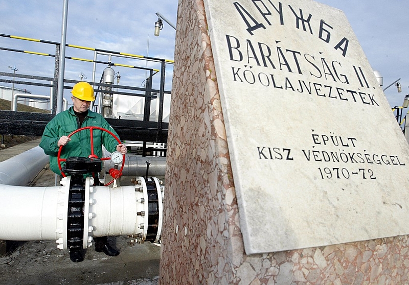 Rastreadores apontam que petroleiro russo envia petróleo para Cuba