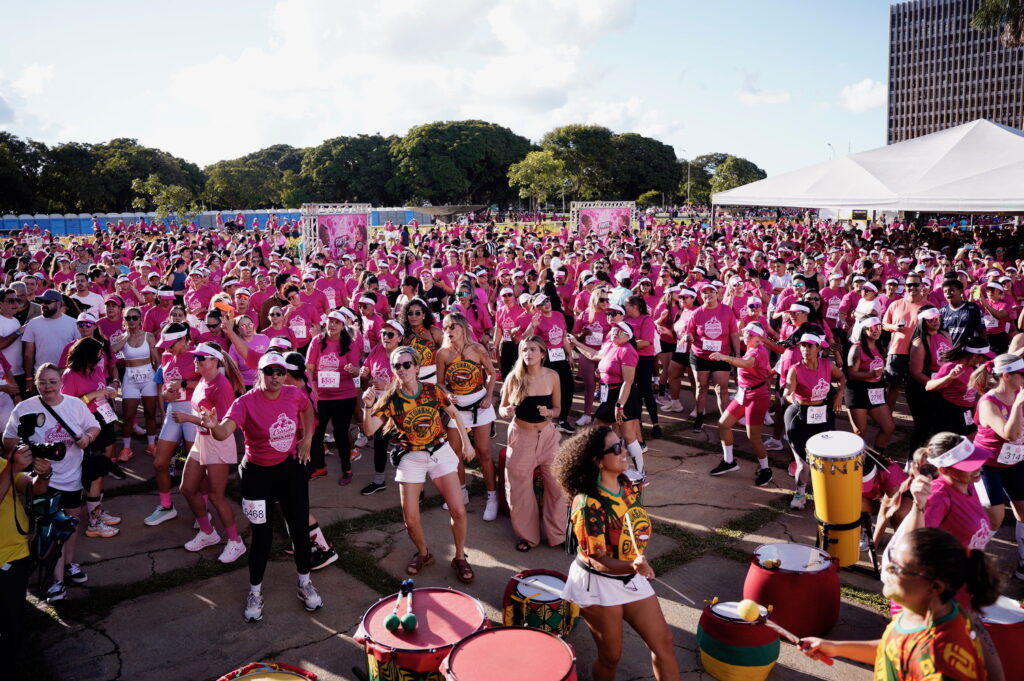 Corrida em Brasília reúne mais de 8 mil mulheres pelo empoderamento