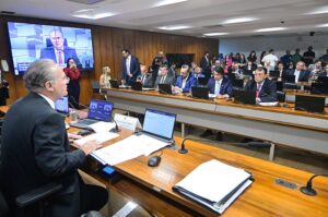 Projeto para detalhar tributos em notas fiscais avança no Senado