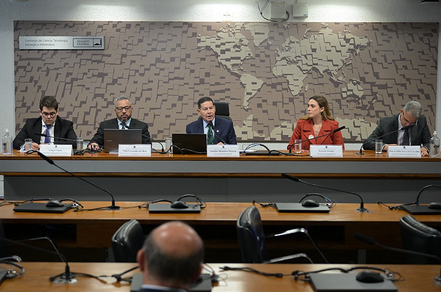 Debate no Senado sugere ajustes em projeto sobre minerais raros