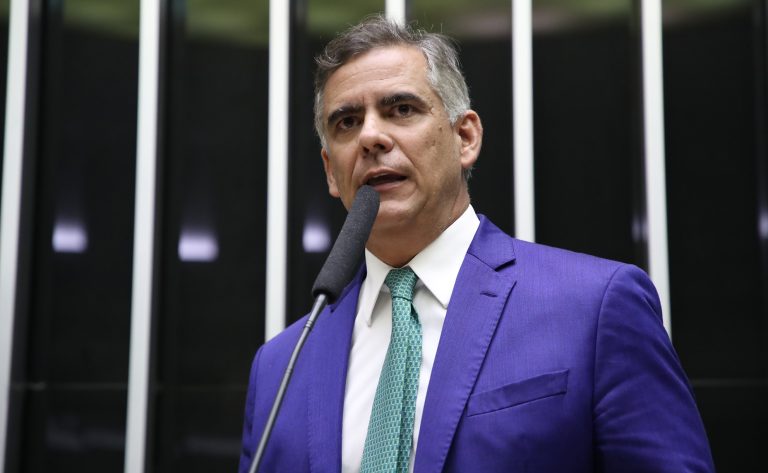 Câmara aprova e envia ao Senado projeto que estabelece piso salarial de R$ 3 mil para garis - Notícias