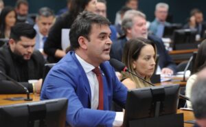 Câmara aprova livro para homenagear heróis da pandemia de Covid-19