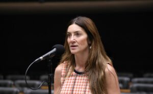 Discussão e votação de propostas legislativas. Dep. Greyce Elias (AVANTE-MG)