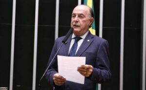 Deputado Dr. Zacharias Calil (União-GO) fala no Plenário da Câmara dos Deputados