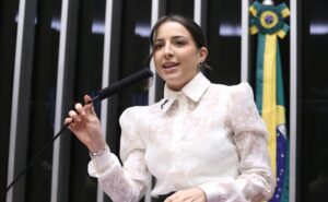 Discussão e votação de propostas legislativas. Dep. Amanda Gentil (PP-MA)