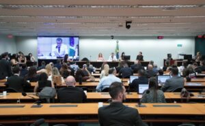 Relator altera parecer e exclui procedimentos estéticos não cirúrgicos de restrição médica