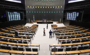 Discussão e votação de propostas legislativas.