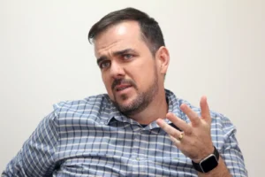 Mendanha coloca nome à disposição para vice de Daniel