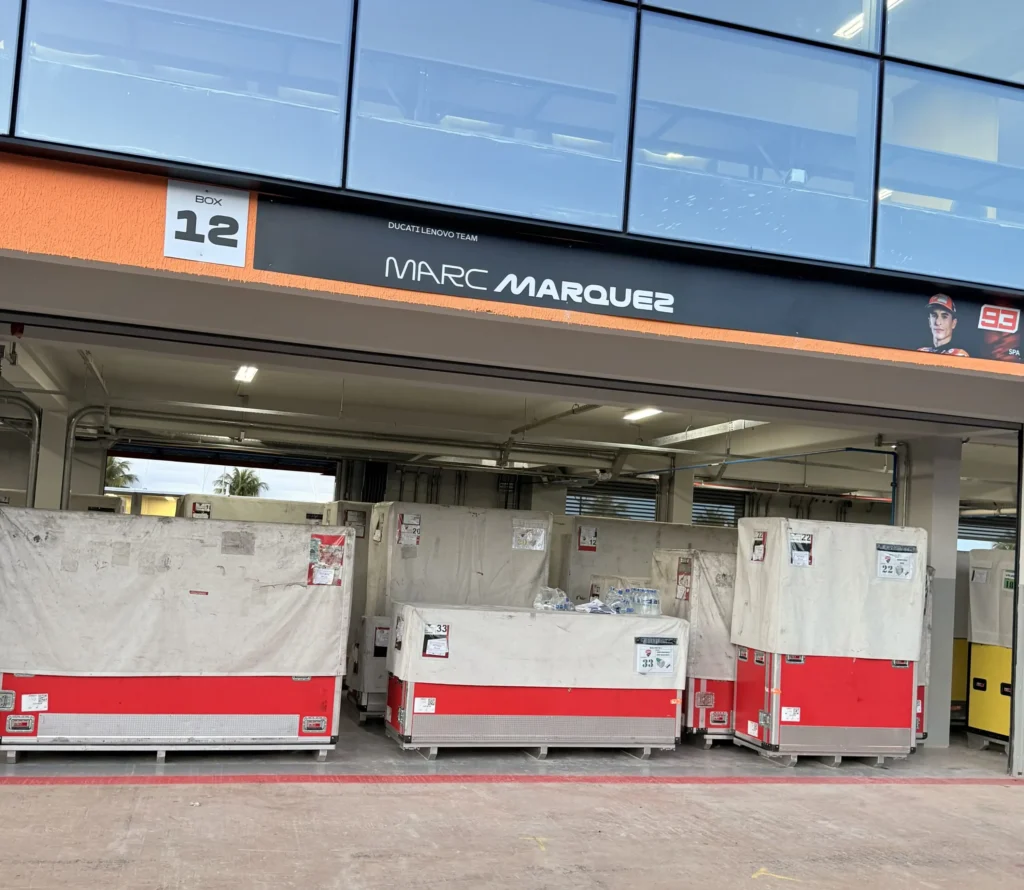 Estrutura do MotoGP é desmontada poucas horas após o fim da corrida em Goiânia