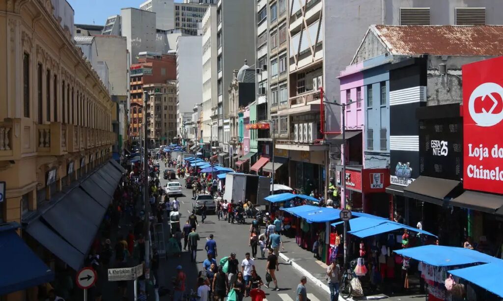 Pesquisa do Dieese aponta precariedade de 12 mil ambulantes em São Paulo