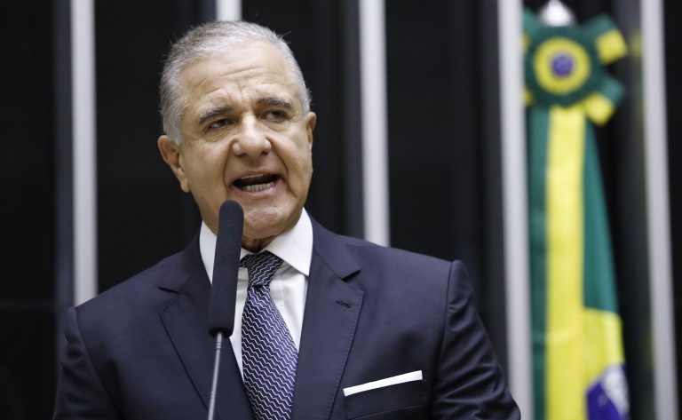 Deputado critica discrepância em dados sobre pirataria em apostas online