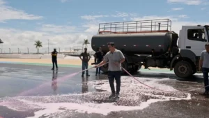Autódromo de Goiânia passa por limpeza com mais de 3 mil litros de produtos para vistoria final do MotoGP