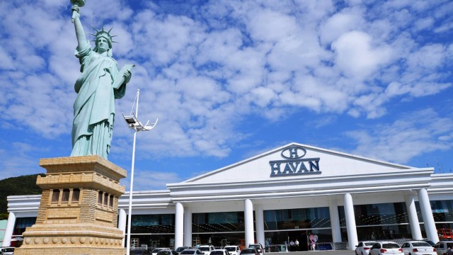 TST condena Havan a indenizar ex-funcionária por racismo recreativo