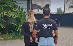 mae presa após exame detectar cocaína na urina de filha