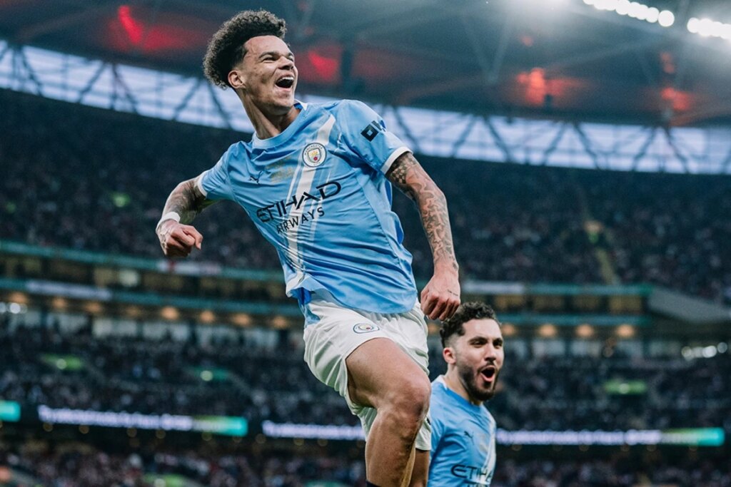 Com dois gols em cinco minutos, City vence o Arsenal e conquista Copa