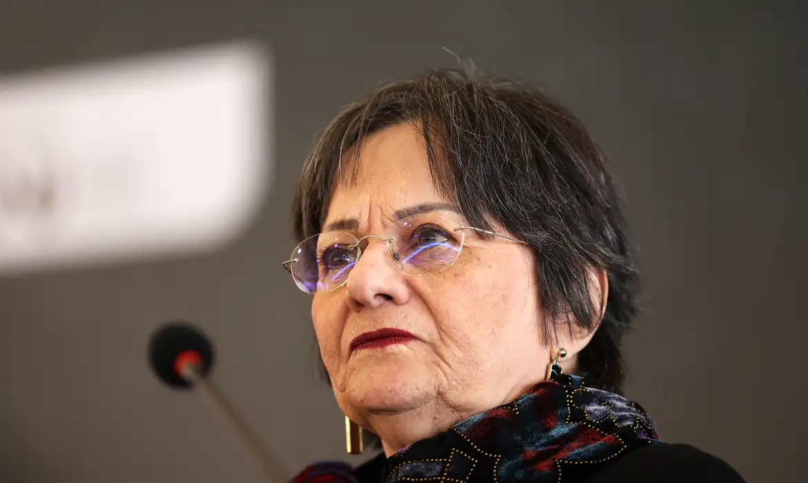 Maria da Penha defende que lei saia do papel e que mulheres recebam mais incentivo para empreender