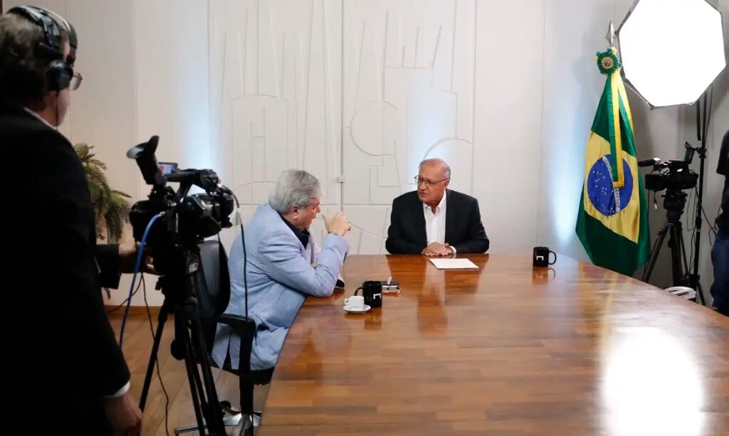 TV Brasil estreia ‘Na Mesa com Datena’ com entrevista a Alckmin nesta terça