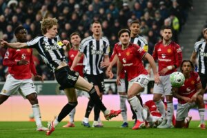 Com um a menos, Newcastle vence Manchester United na Premier League