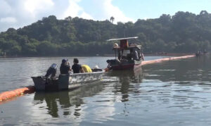 Barreiras de cabelo humano combatem poluição na Baía de Guanabara