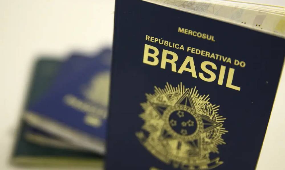 CCJ aprova isenção de taxa de passaporte para estudantes de baixa renda