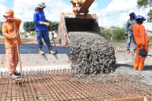 Duplicação Guará-Núcleo Bandeirante avança com concretagem de ponte