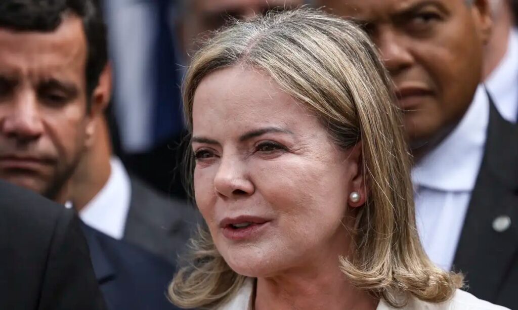 Gleisi Hoffmann confirma saída de cargo para disputar Senado