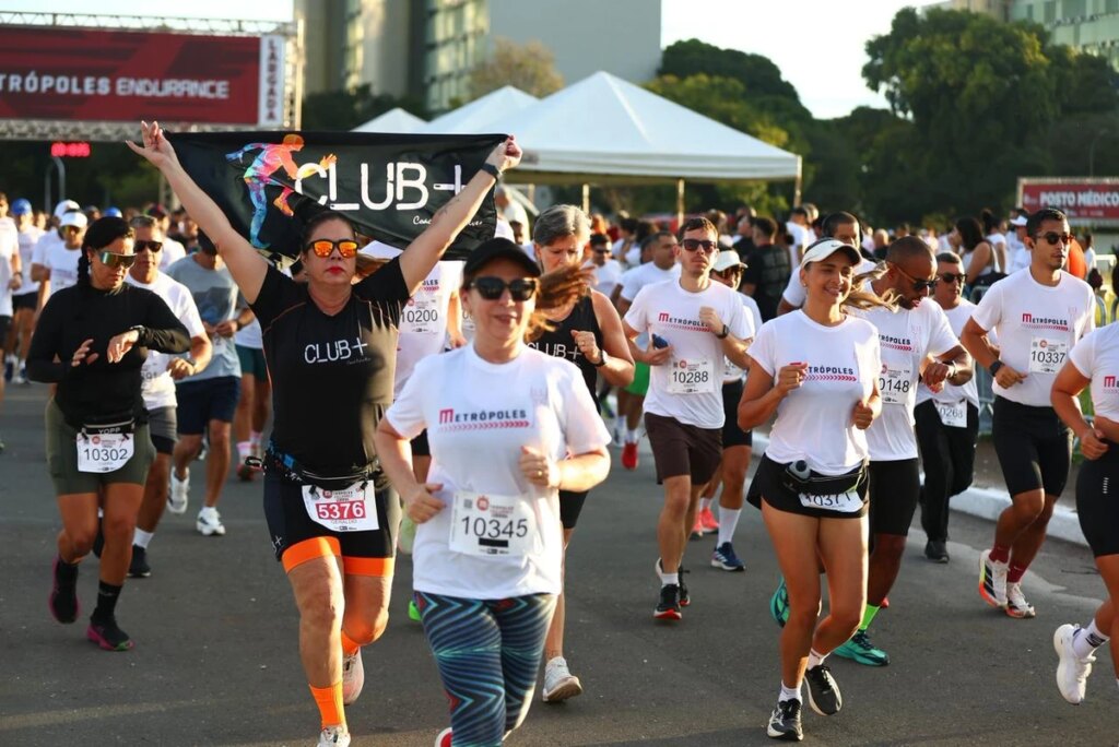 Atletas dos 10 km do Metrópoles Endurance – Corrida iniciam a prova