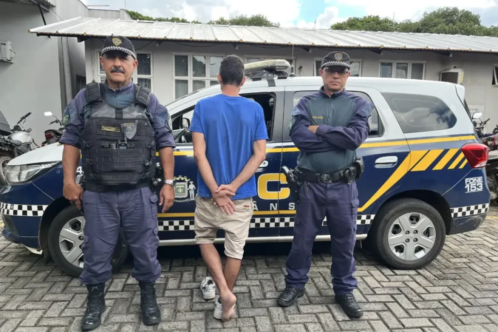 Homem persegue mulher por seis meses, invade casa e é contra-atacado em Goiânia