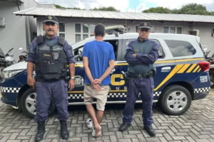 Homem persegue mulher por seis meses, invade casa e é contra-atacado em Goiânia