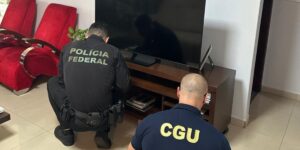 PF faz operação contra fraude no INSS, e Mendonça manda por tornozeleira em deputada do MDB