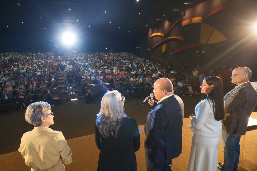 Segunda edição do Pontes para o Mundo amplia vagas para 400 estudantes em sete países