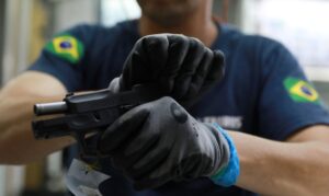 Comissão aprova porte de arma para vigilantes fora do serviço