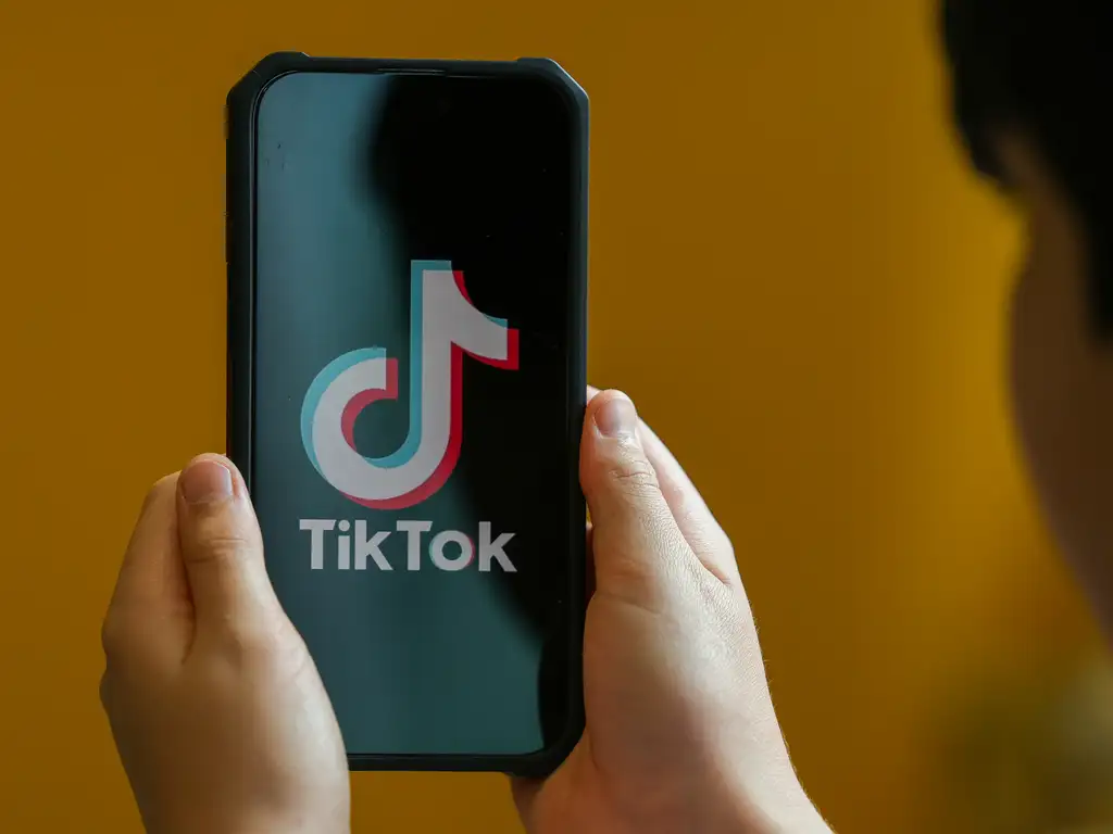 ECA Digital proíbe rolagem infinita e autoplay para crianças