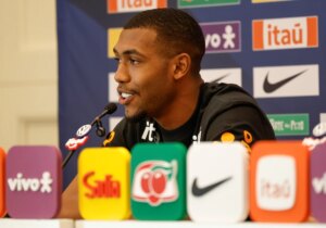 Rayan fala sobre a Copa do Mundo, torcida do Vasco e exalta Diniz