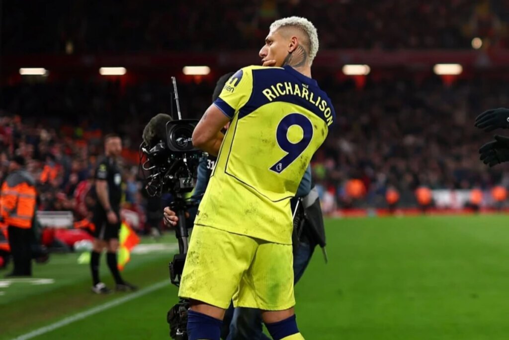 brasileiros de United e Tottenham brilham neste domingo