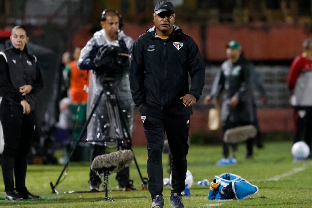 Roger destaca estreia ideal e fala sobre liderança do São Paulo