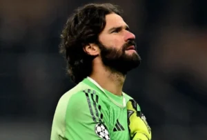 Alisson se pronuncia após corte da seleção por lesão: ‘Fora por um tempo’