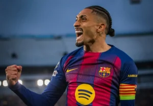 Lesão deixará Raphinha "de molho" por cinco semanas, diz Barcelona