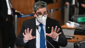 Senador Rogério Carvalho defende redução da jornada de trabalho para 40 horas